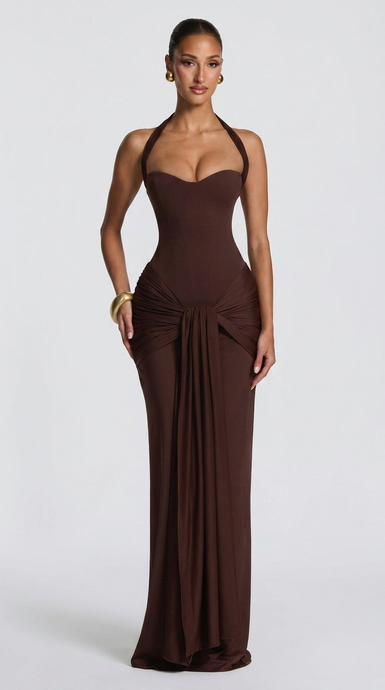 Vestido largo ajustado fruncido con cuello halter