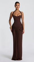 Vestido largo ajustado fruncido con cuello halter